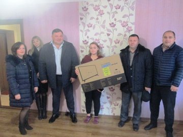 На Волині дитині-сироті купили квартиру