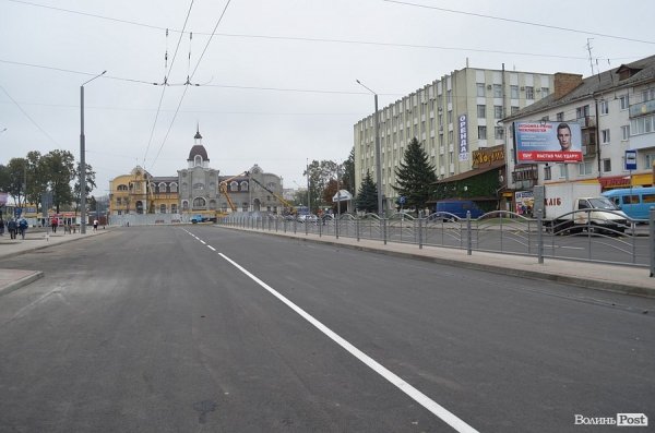У Луцьку офіційно відкрили оновлений Привокзальний майдан. ФОТО