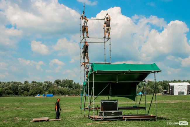 У Луцьку кипить підготовка до «Бандерштату». ФОТОРЕПОРТАЖ