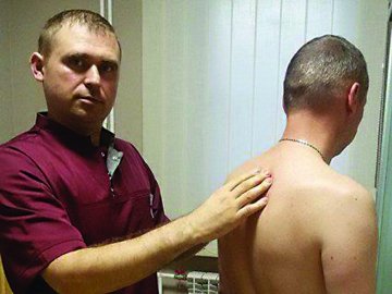 Секретами поділився дід: костоправ з Волині рятує бійців