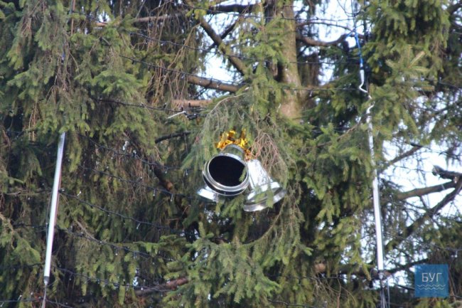 У Нововолинську прикрасили головну ялинку міста. ФОТО