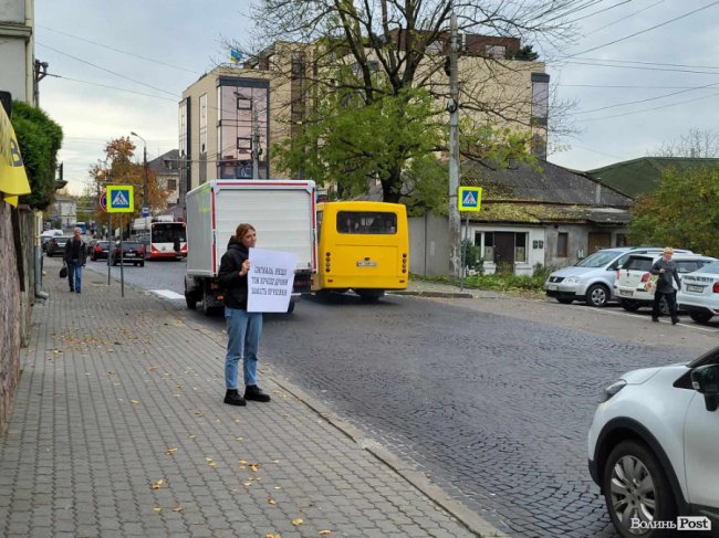 У Луцьку – мирна акція протесту «Спочатку дрони». ФОТО