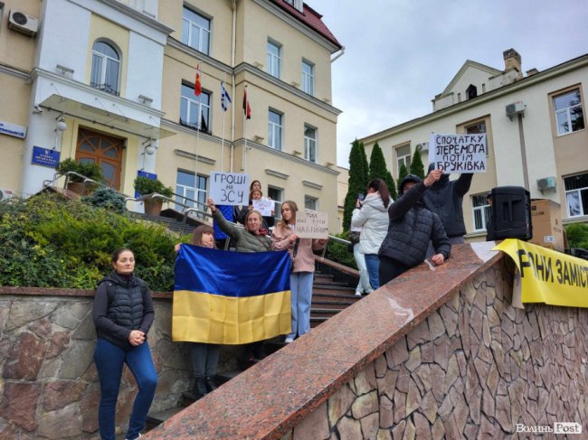 У Луцьку – мирна акція протесту «Спочатку дрони». ФОТО