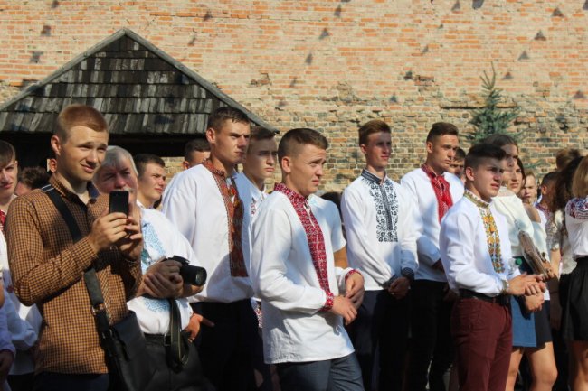 Першокурсників Луцького педколеджу посвятили у студенти. ФОТО