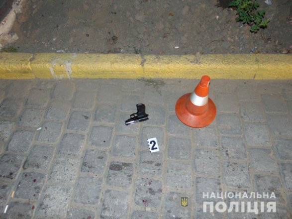 У Чернівцях бійка переросла у стрілянину: двоє поранених. ФОТО