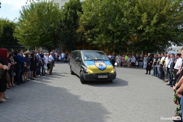 У Луцьку прощалися з загиблим бійцем «Азову». ФОТО. ВІДЕО