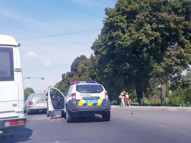 Під Луцьком поліцейські в'їхали в «євробляху». ФОТО