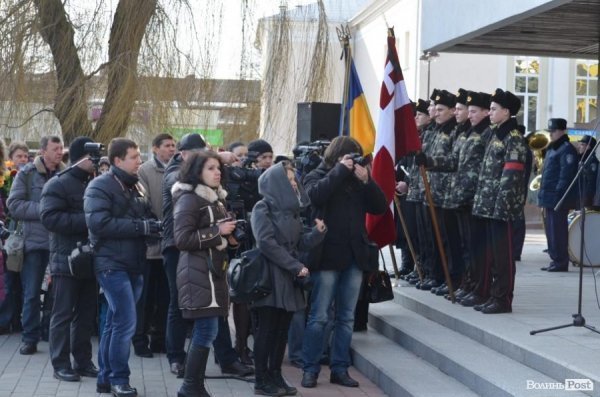 Лучани провели в останню путь бійця, що загинув під Іловайськом. ФОТО