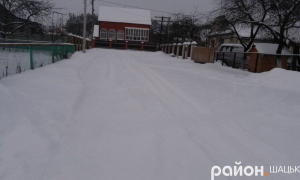 У Шацьку комунальники не встигають прибирати сніг