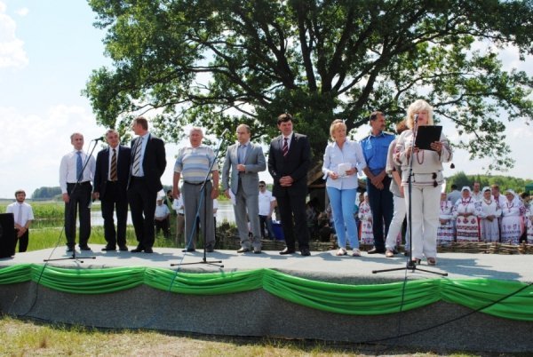 Волинянам показали машину-амфібію. ФОТО