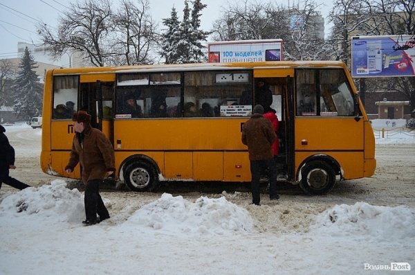 Луцьк замітає снігом. ФОТО