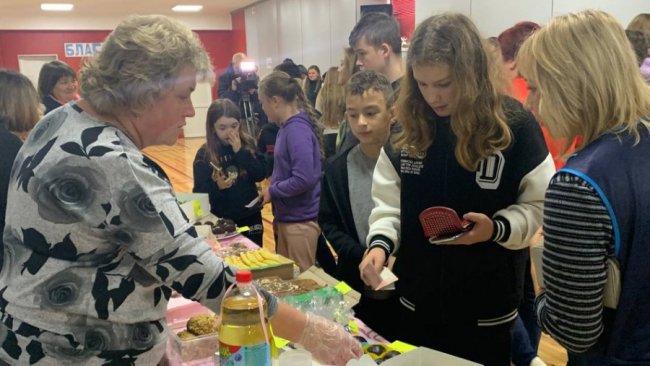 Під час благодійного ярмарку у ліцеї на Волині зібрали гроші для ЗСУ