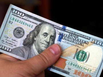 Волинянин поміняв гривні на сувенірні долари