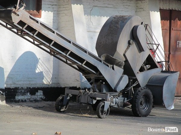 На Волині зерно сушать за допомогою сіна. ФОТО