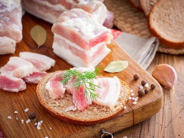 В Україні подорожчає свинина та сало