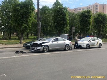Луцька блогерка на Jaguar протаранила Mazda. ФОТО