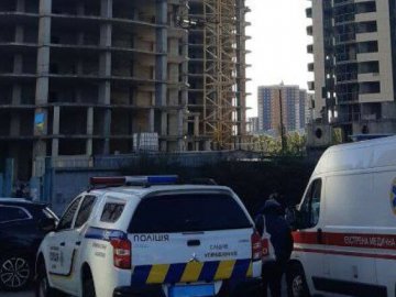 У Києві дві дівчини стрибнули з висотки: подробиці трагедії