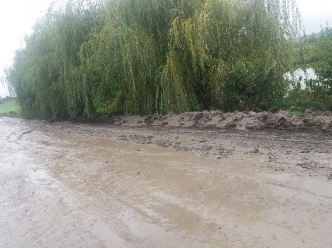 Обминав навіть шкільний автобус: на Волині почали ремонтувати вщент розбиту дорогу