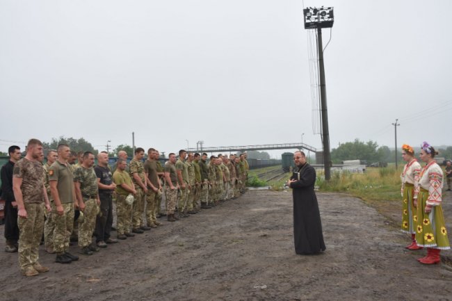 Повернулися додому: у Володимирі-Волинському зустріли військових з передової. ФОТО