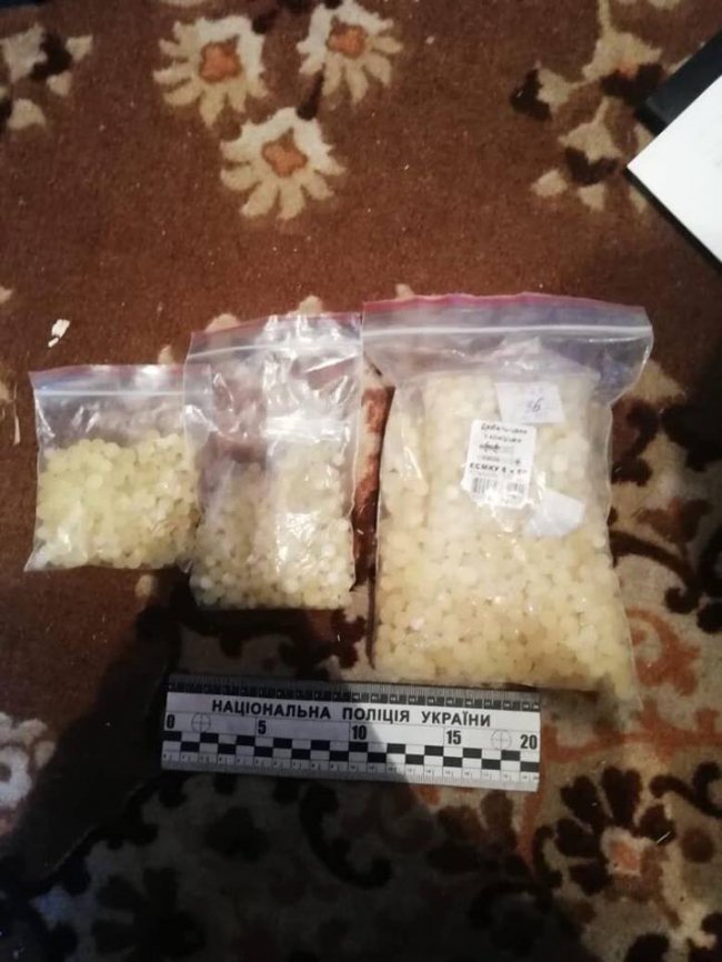 У волинянина під час обшуку знайшли нелегальний бурштин. ФОТО