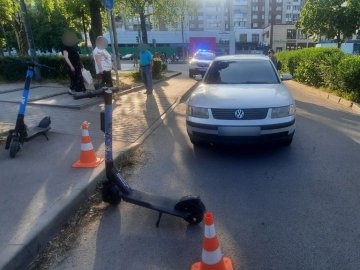 У Луцьку під колеса легковика потрапив 14-річний хлопець на самокаті