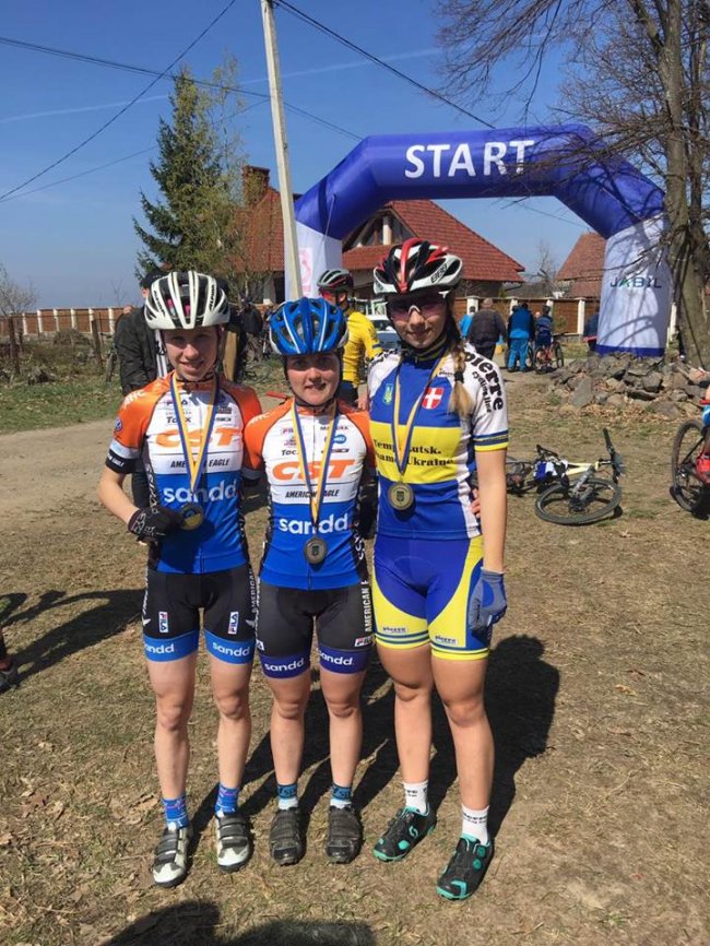 Луцькі велосипедистки тріумфували на всеукраїнському весняному чемпіонаті
