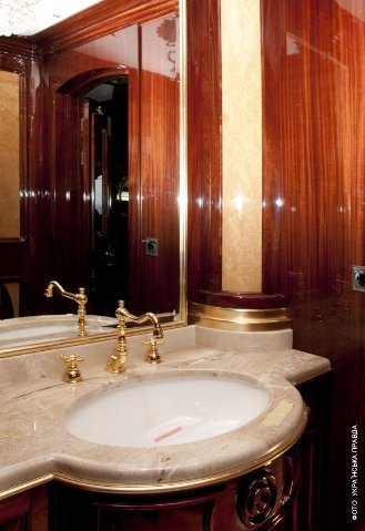 У Януковича є палац на воді, який коштує 75 мільйонів гривень. ФОТО