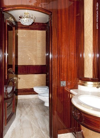 У Януковича є палац на воді, який коштує 75 мільйонів гривень. ФОТО