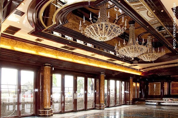 У Януковича є палац на воді, який коштує 75 мільйонів гривень. ФОТО