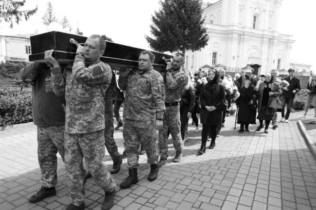 У Луцьку попрощалися з героєм Юрієм Крюковим, який загинув на Харківщині