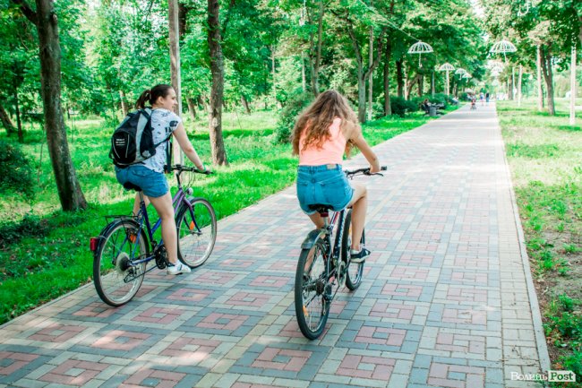 Усмішки малечі та бризки водограю: літній день у Луцьку. ФОТО