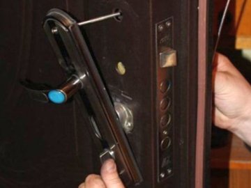 Чому дешеві вхідні двері обходяться нам занадто дорого*