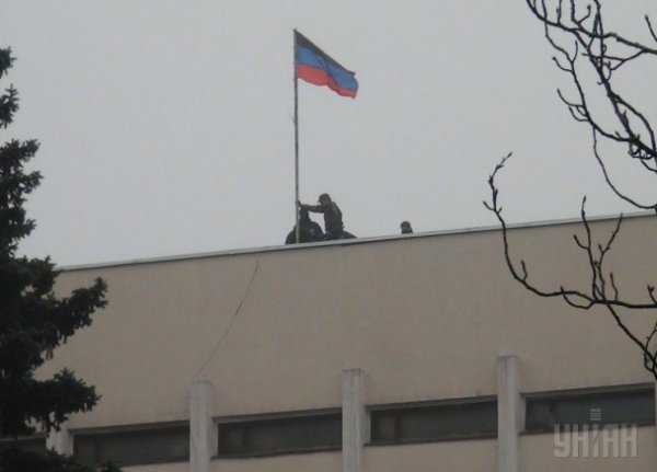 У Маріуполі сепаратисти захопили міськраду. ФОТО