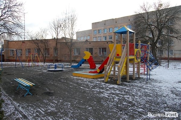 У Луцьку підлеглий Азарова роздав ключі від квартир. ФОТО