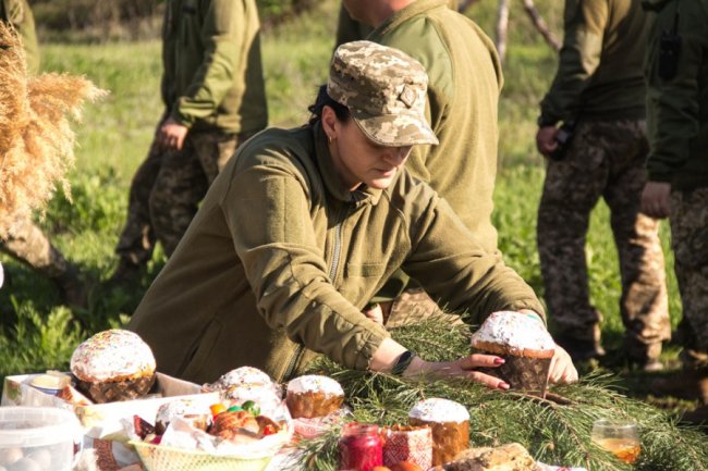Як бійці волинської бригади зустрічають Великдень на передовій. ФОТО