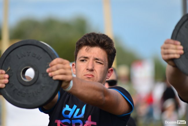 Як у Луцьку на «Бандерштаті» змагалися силачі. ФОТО  