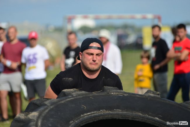 Як у Луцьку на «Бандерштаті» змагалися силачі. ФОТО  