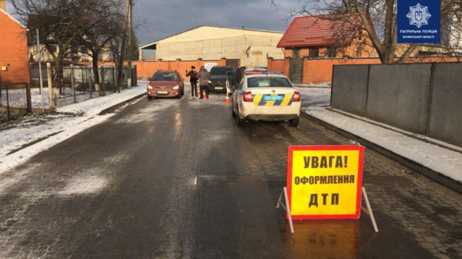 У Луцьку через негоду зіткнулися дві автівки