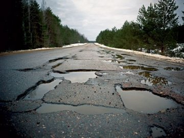 Волинські автодорівці визнали, що не мають ресурсів для ремонту доріг