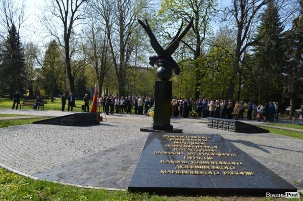 У Луцьку вшанували пам’ять загиблих ліквідаторів Чорнобильської аварії. ФОТО