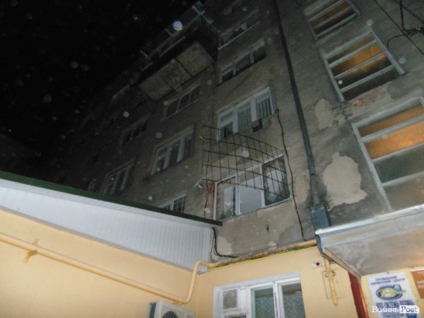 Активісти розгромили офіс Компартії у Луцьку. ФОТО