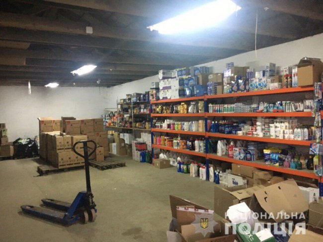 Збували товар у 4 країнах: кіберполіція викрила мережу з виготовлення фальсифікованої побутової хімії
