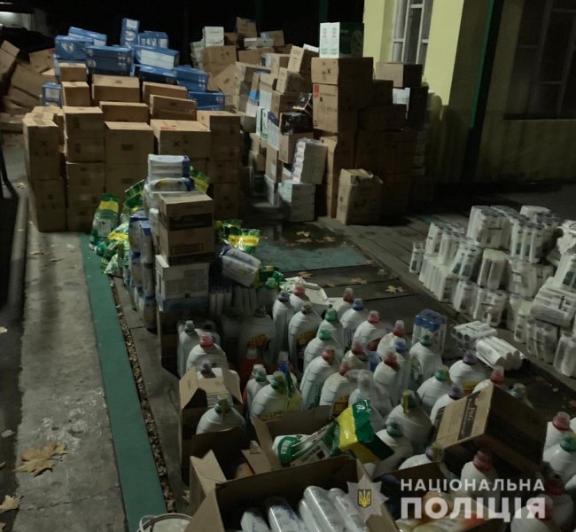Збували товар у 4 країнах: кіберполіція викрила мережу з виготовлення фальсифікованої побутової хімії