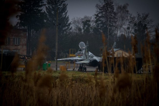 На Луцький військовий аеродром повернули відремонтований винищувач МіГ-29. ФОТО