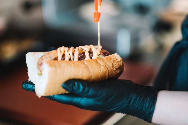 Брати Забіяки відкрили фірмовий магазин у рідному для них будинку*