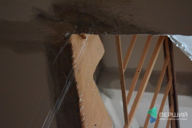 У Луцьку через прорив труб «тоне» будинок. ФОТО