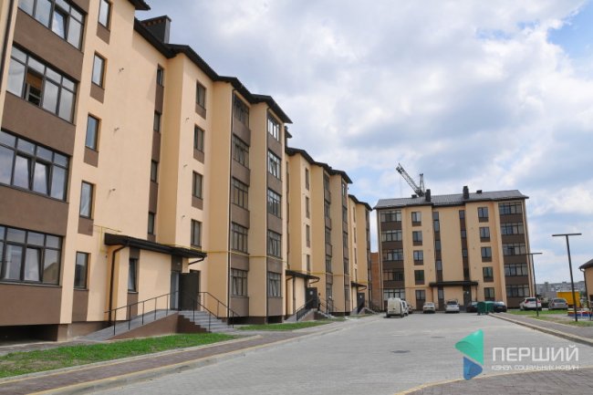 Прибудинкова територія біля будинку ЖК «Парковий квартал»