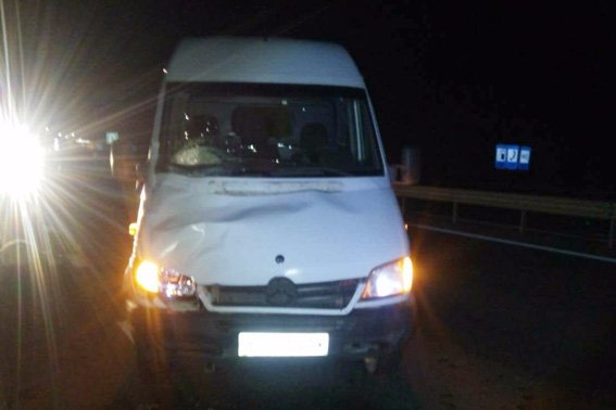 Поблизу Рівного Mercedes на смерть збив жінку