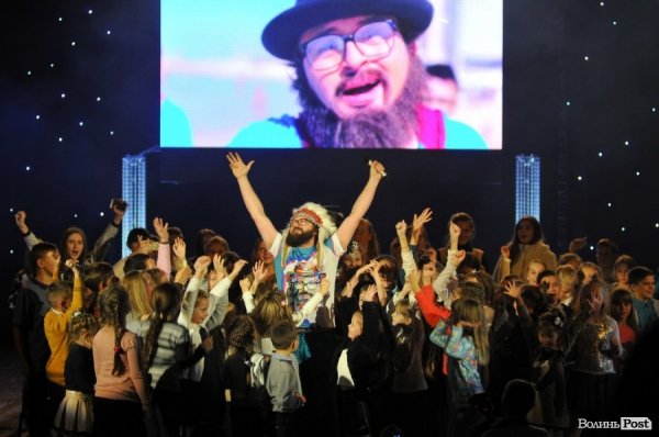 Концерт на «Міс принцеса України» в Луцьку: «А.Р.М.І.Я.», «Дзідзьо», діти