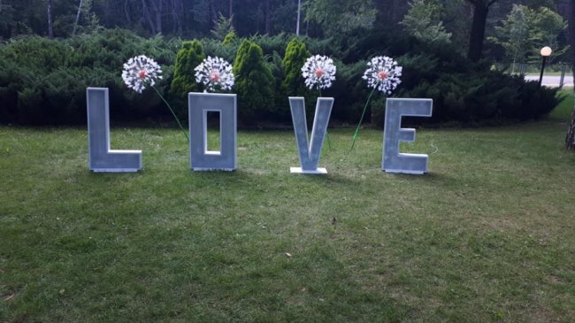 Луцькі муніципали зворушливо привітали колегу з одруженням